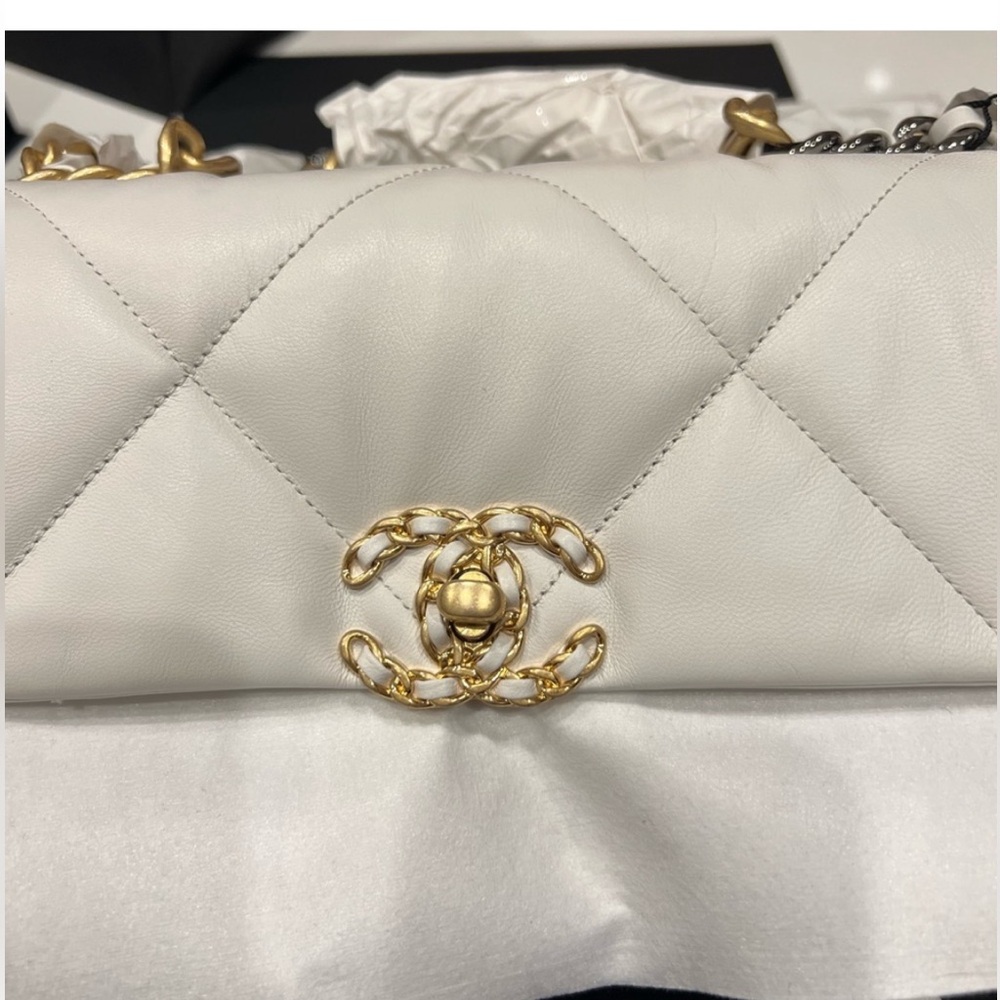 CHANEL 19 Handbag